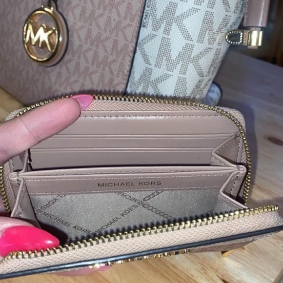 Michael Kors Tote and matching wallet in ballerina pink - Picture 3 of 5